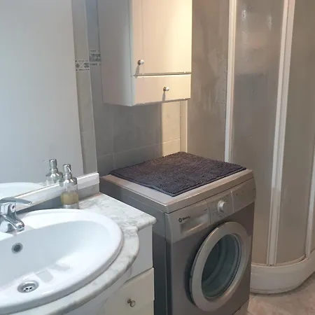 Beachside Comfort Family-friendly With Modern Amenities