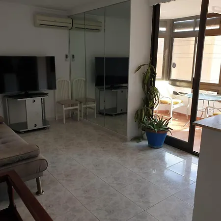 Beachside Comfort Family-friendly With Modern Amenities Apartment *