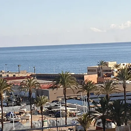 Beachside Comfort Family-friendly With Modern Amenities Apartment